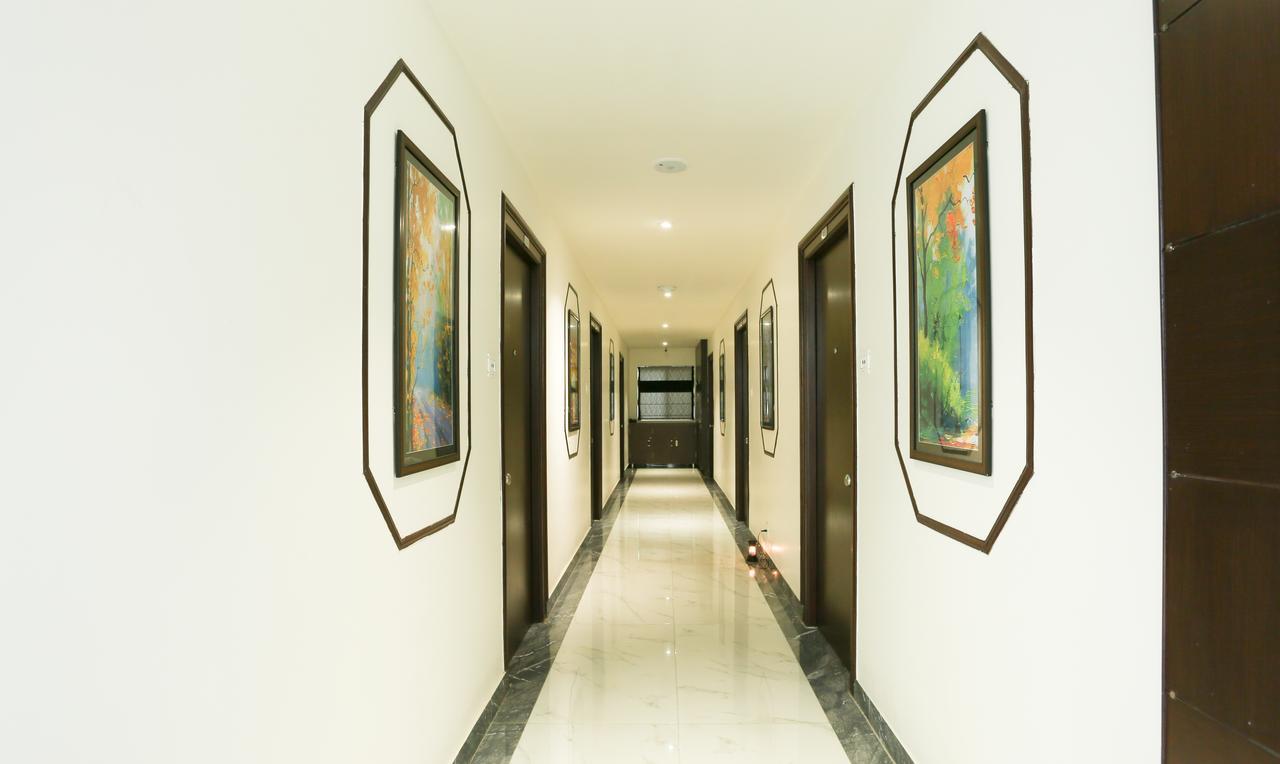 Hotel Treebo C Plaza à Vijayawāda Extérieur photo