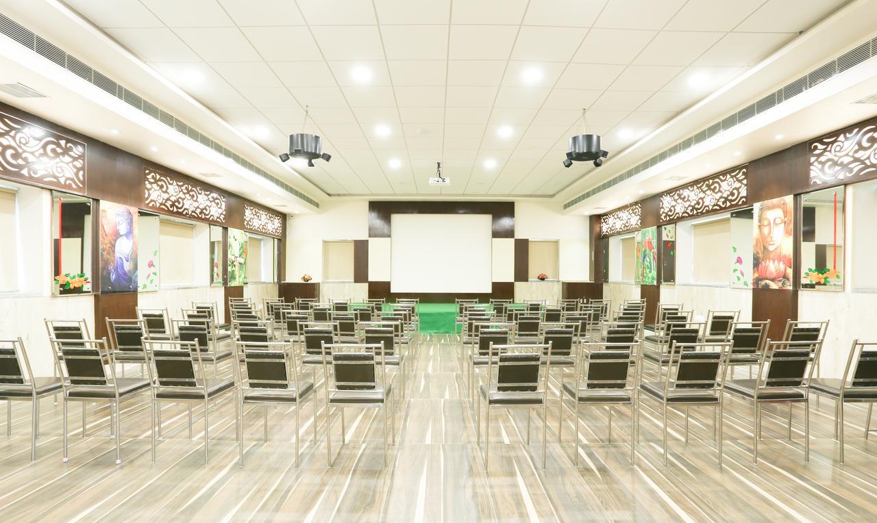 Hotel Treebo C Plaza à Vijayawāda Extérieur photo