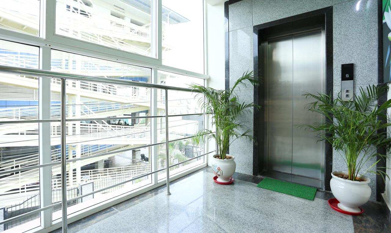 Hotel Treebo C Plaza à Vijayawāda Extérieur photo