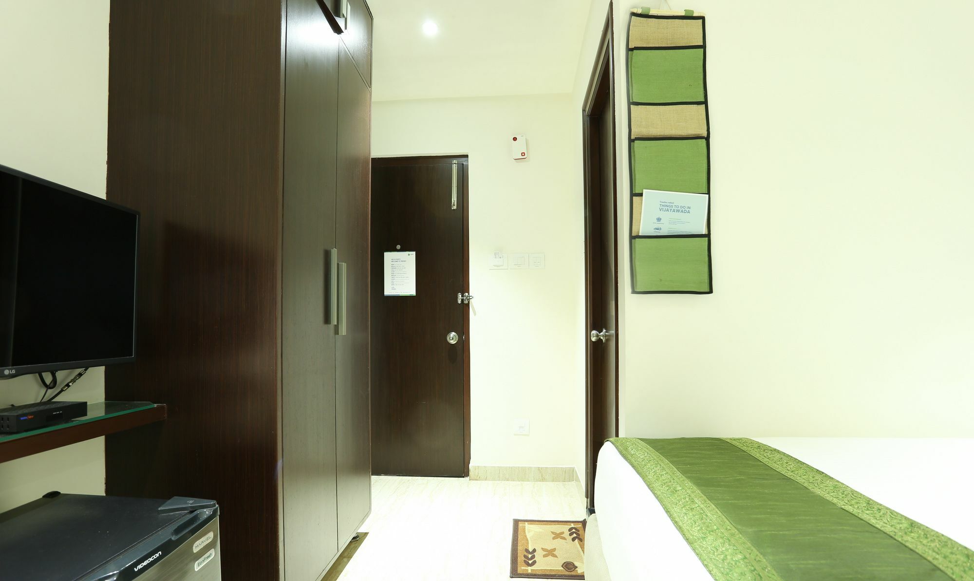 Hotel Treebo C Plaza à Vijayawāda Extérieur photo